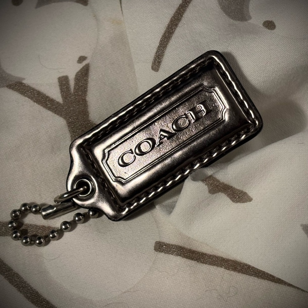 🩶 COACH Silver Metallic Patent Leather bag tag
